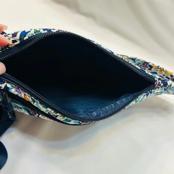 Vera Bradley Essential Compact Sling Backpack.   New With Tags - Picture 4 of 10